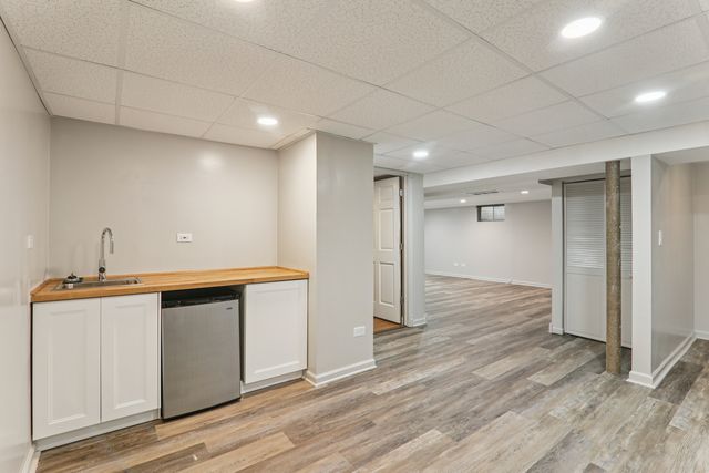 1903 Hazelwood Drive, Lindenhurst, IL 60046