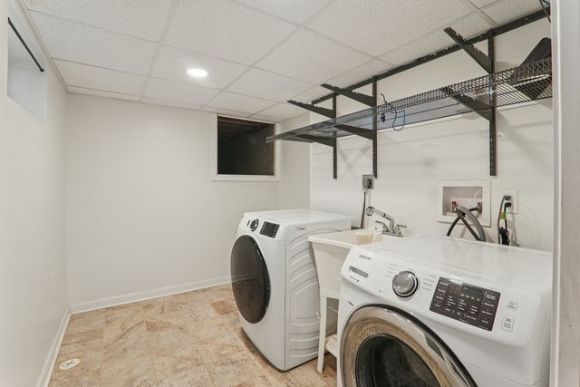 1903 Hazelwood Drive, Lindenhurst, IL 60046