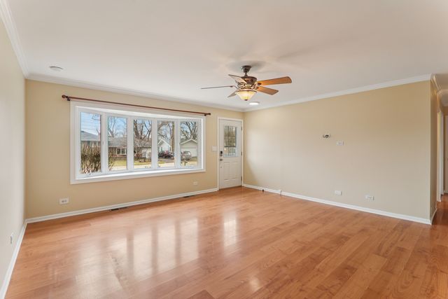 1903 Hazelwood Drive, Lindenhurst, IL 60046