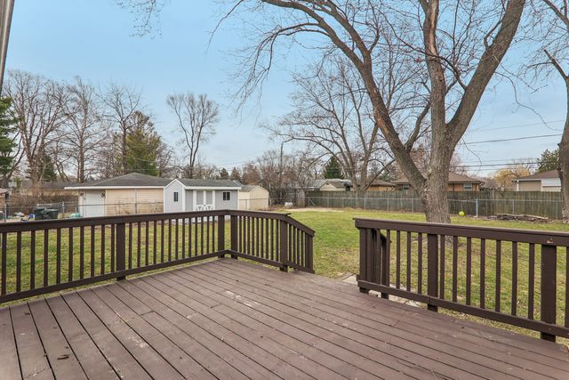 1903 Hazelwood Drive, Lindenhurst, IL 60046