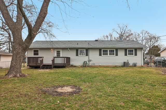 1903 Hazelwood Drive, Lindenhurst, IL 60046