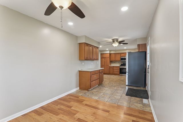 1903 Hazelwood Drive, Lindenhurst, IL 60046