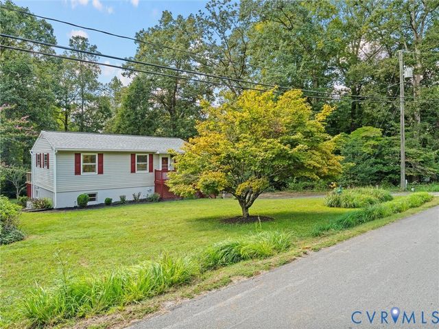 2135 Lakeview Dr, Powhatan, VA 23139