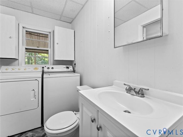 2135 Lakeview Dr, Powhatan, VA 23139