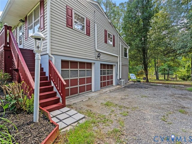 2135 Lakeview Dr, Powhatan, VA 23139