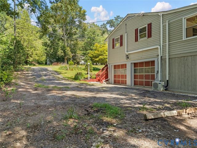 2135 Lakeview Dr, Powhatan, VA 23139