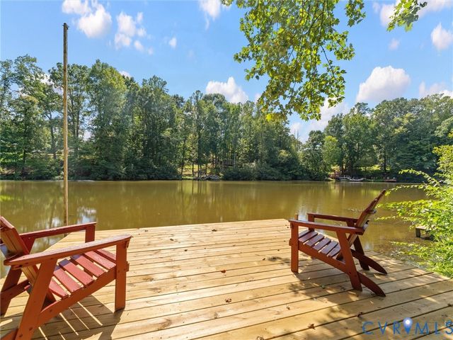 2135 Lakeview Dr, Powhatan, VA 23139