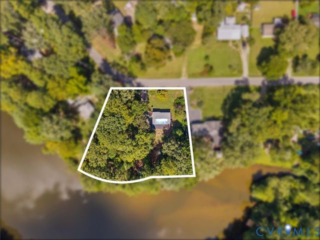 2135 Lakeview Dr, Powhatan, VA 23139