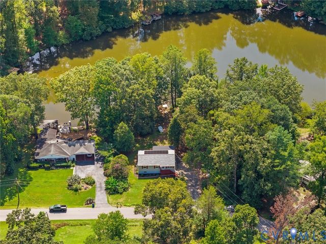 2135 Lakeview Dr, Powhatan, VA 23139