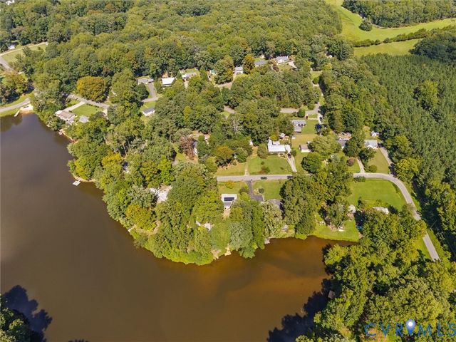 2135 Lakeview Dr, Powhatan, VA 23139