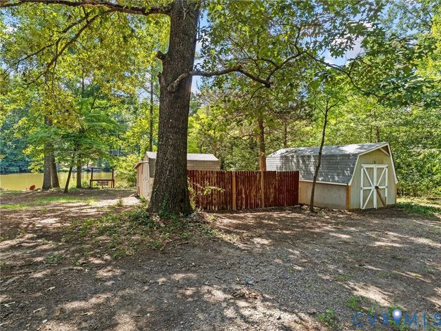 2135 Lakeview Dr, Powhatan, VA 23139