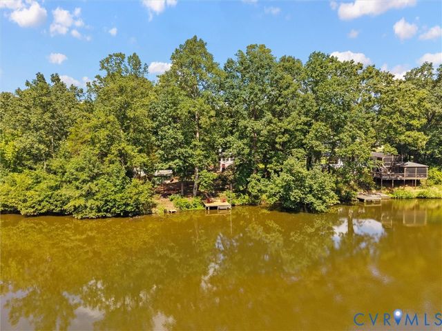2135 Lakeview Dr, Powhatan, VA 23139