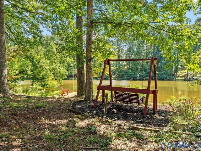 2135 Lakeview Dr, Powhatan, VA 23139
