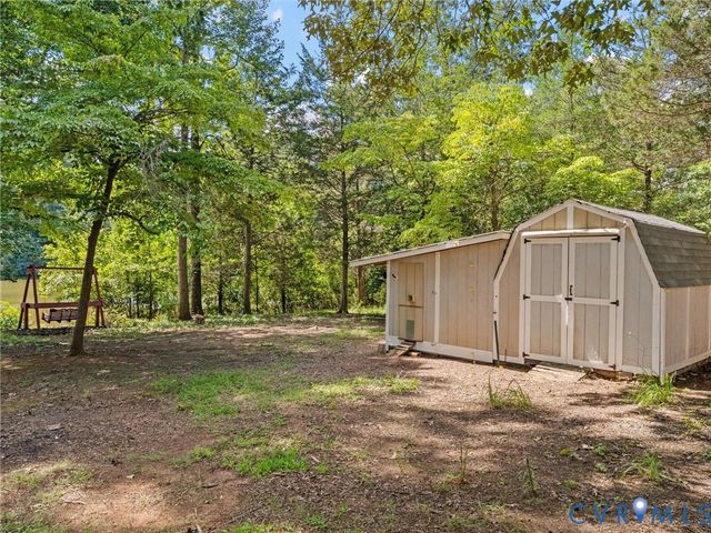 2135 Lakeview Dr, Powhatan, VA 23139