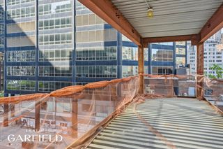 210 E 52ND Street, New York City, NY 10022