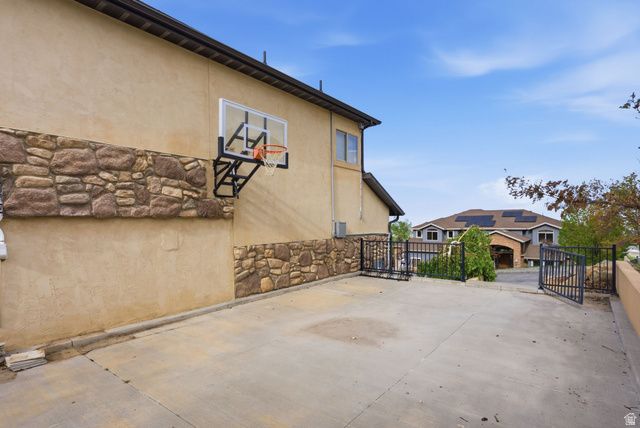 1130 N TWICKENHAM DR, Salt Lake City, UT 84103