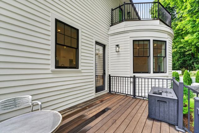 261 Tappan St 1, Brookline, MA 02445