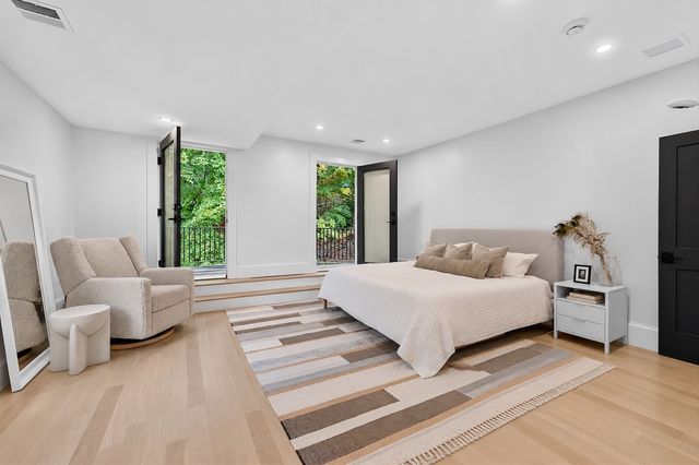 261 Tappan St 1, Brookline, MA 02445