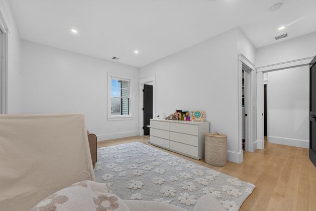 261 Tappan St 1, Brookline, MA 02445