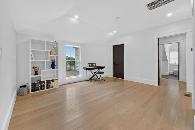 261 Tappan St 1, Brookline, MA 02445