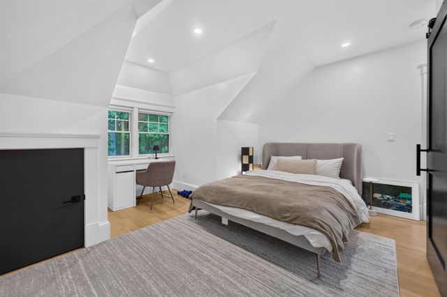 261 Tappan St 1, Brookline, MA 02445