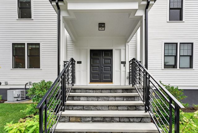 261 Tappan St 1, Brookline, MA 02445