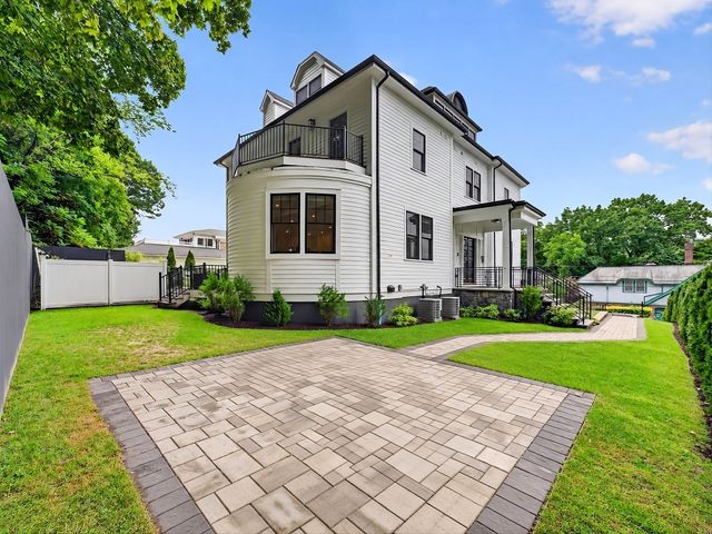 261 Tappan St 1, Brookline, MA 02445