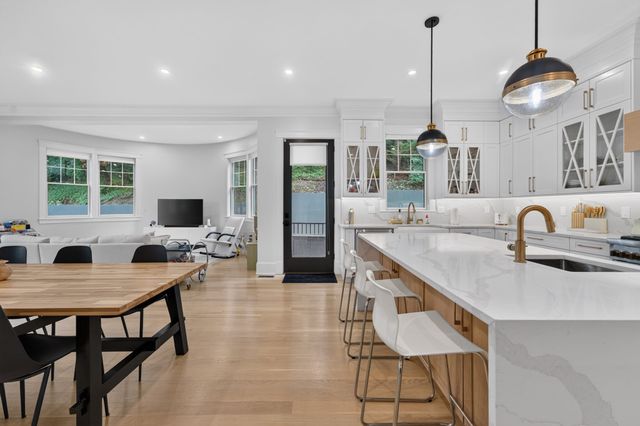 261 Tappan St 1, Brookline, MA 02445