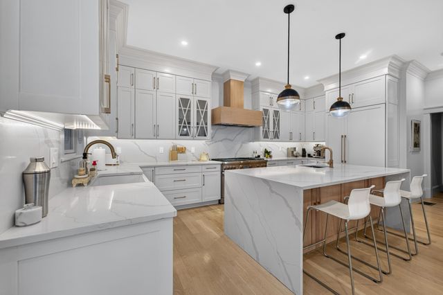 261 Tappan St 1, Brookline, MA 02445