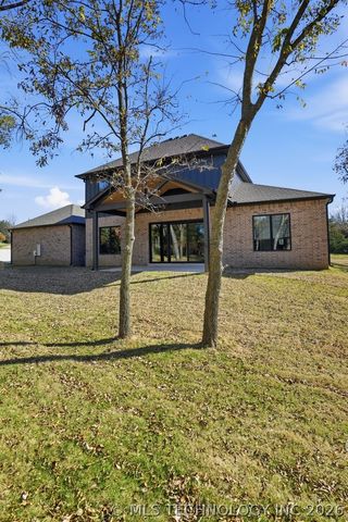 1937 S Surrey Court, Bartlesville, OK 74006