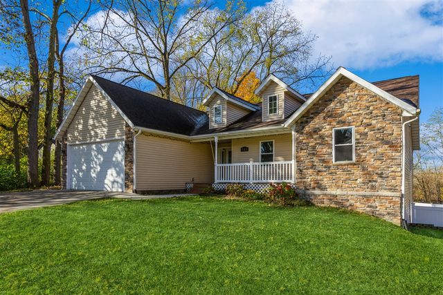 702 S Oak Street, Buchanan, MI 49107