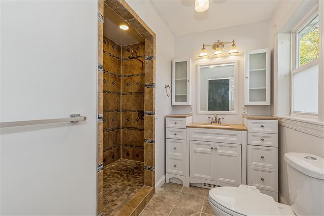 702 S Oak Street, Buchanan, MI 49107