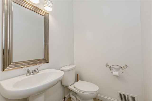 702 S Oak Street, Buchanan, MI 49107