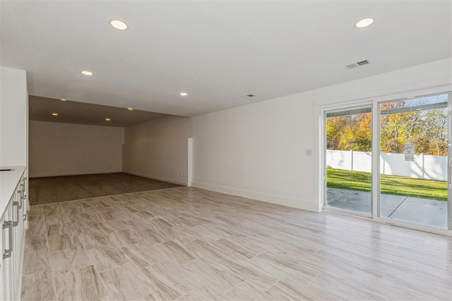 702 S Oak Street, Buchanan, MI 49107