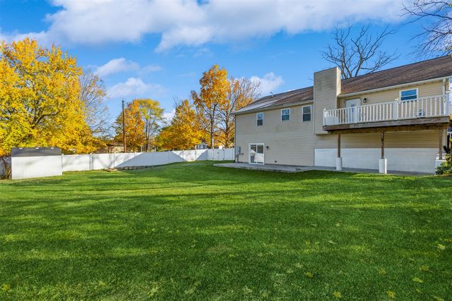 702 S Oak Street, Buchanan, MI 49107