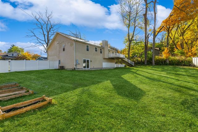 702 S Oak Street, Buchanan, MI 49107