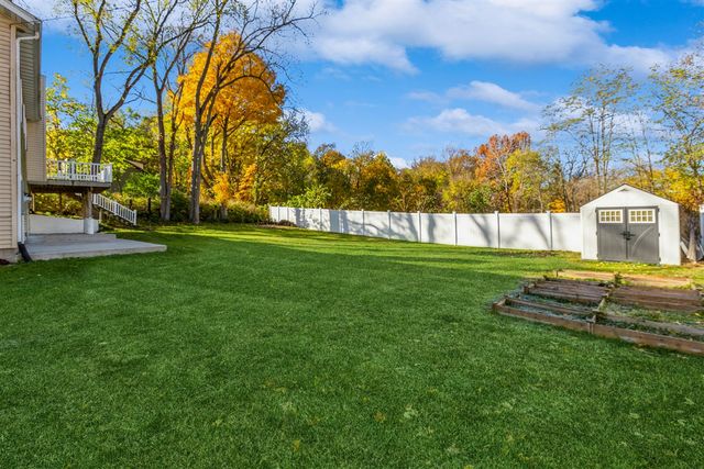 702 S Oak Street, Buchanan, MI 49107