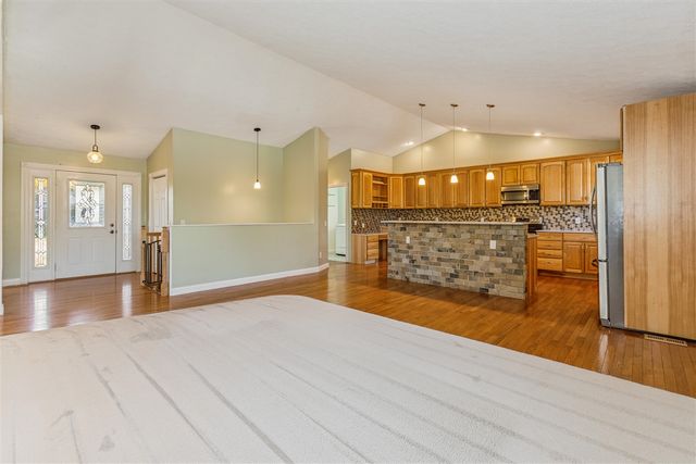 702 S Oak Street, Buchanan, MI 49107