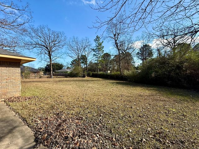 6335 Ernwood Circle, Shreveport, LA 71119