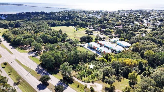 250-252 Hwy 90, Bay Saint Louis, MS 39520