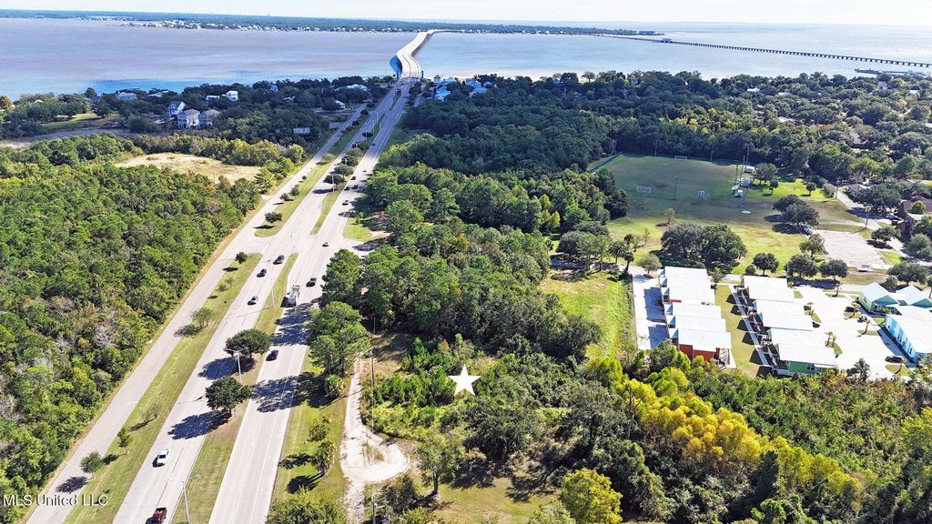 250-252 Hwy 90, Bay Saint Louis, MS 39520