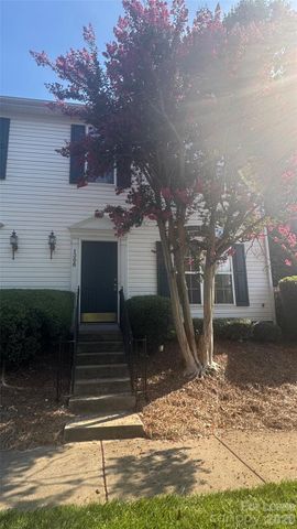 1306 Stourbridge Lion Drive, Charlotte, NC 28213