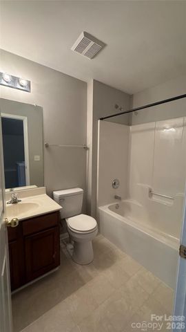1306 Stourbridge Lion Drive, Charlotte, NC 28213