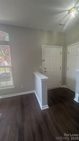1306 Stourbridge Lion Drive, Charlotte, NC 28213