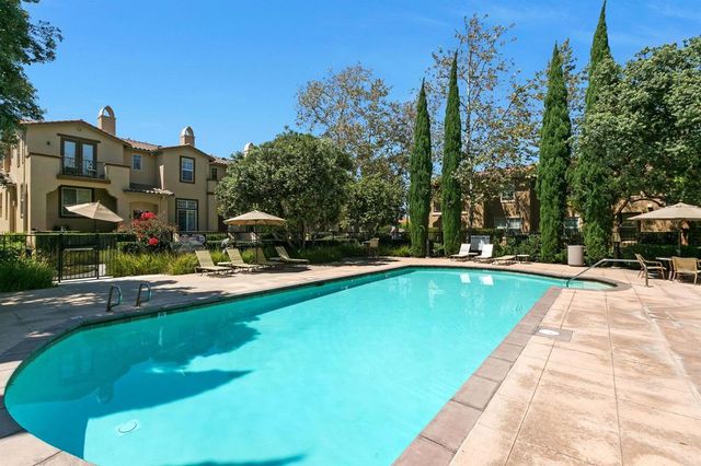 14676 Via Fiesta 2, San Diego, CA 92127