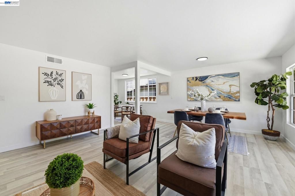 Image 10 of property listing at 31070 Meadowbrook Ave, Hayward, CA 94544