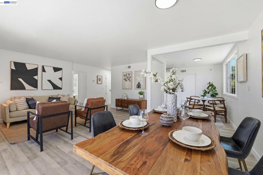 Image 18 of property listing at 31070 Meadowbrook Ave, Hayward, CA 94544