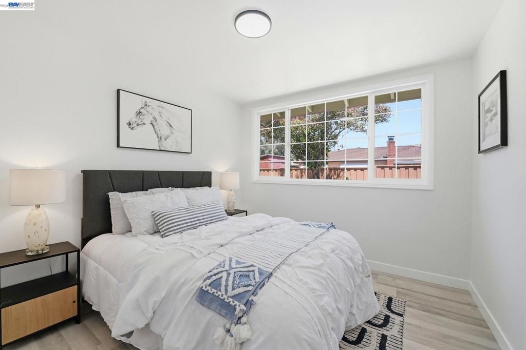 Image 22 of property listing at 31070 Meadowbrook Ave, Hayward, CA 94544