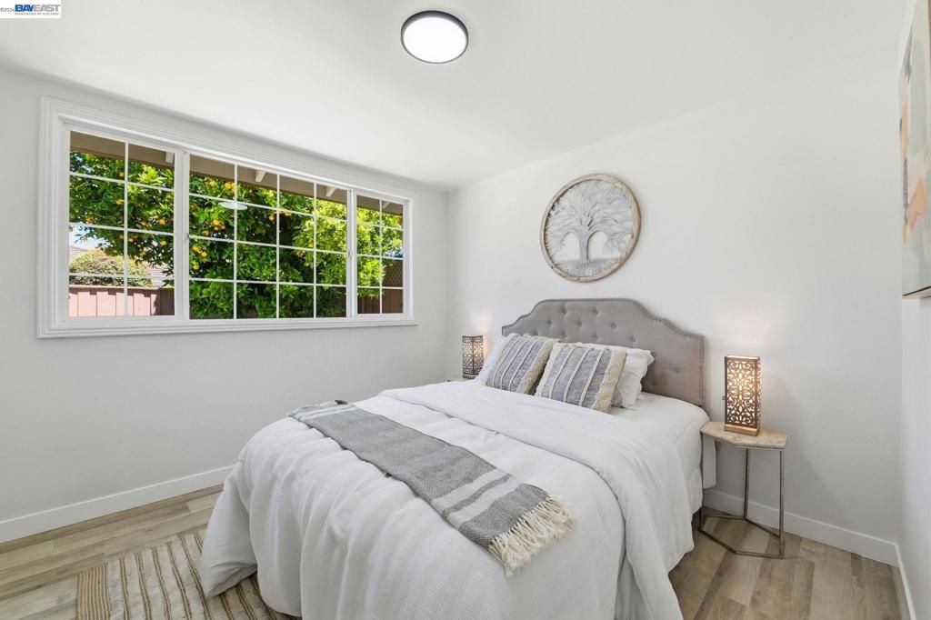Image 25 of property listing at 31070 Meadowbrook Ave, Hayward, CA 94544