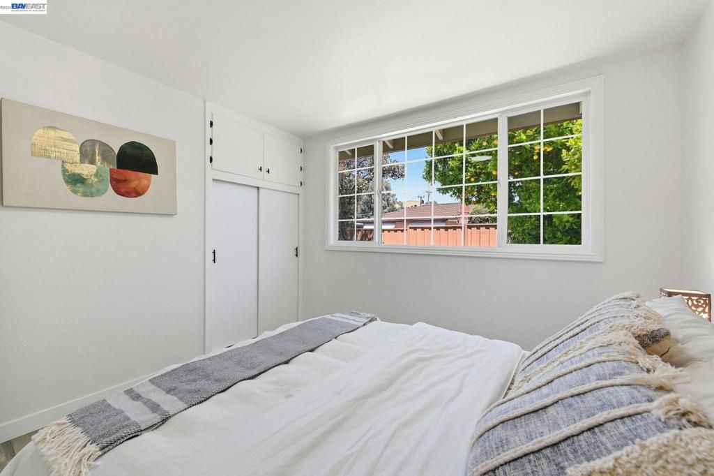 Image 26 of property listing at 31070 Meadowbrook Ave, Hayward, CA 94544